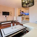 De Luxe