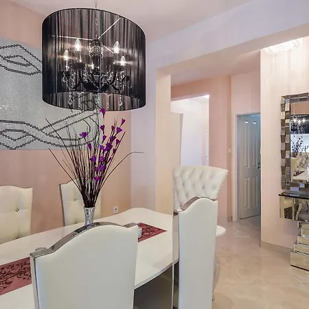 De Luxe Apartment