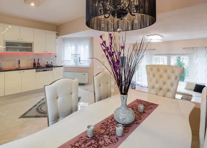 De Luxe Apartment *